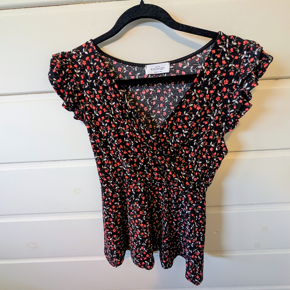 Kaileigh Black And Red Floral Women's Top Size M